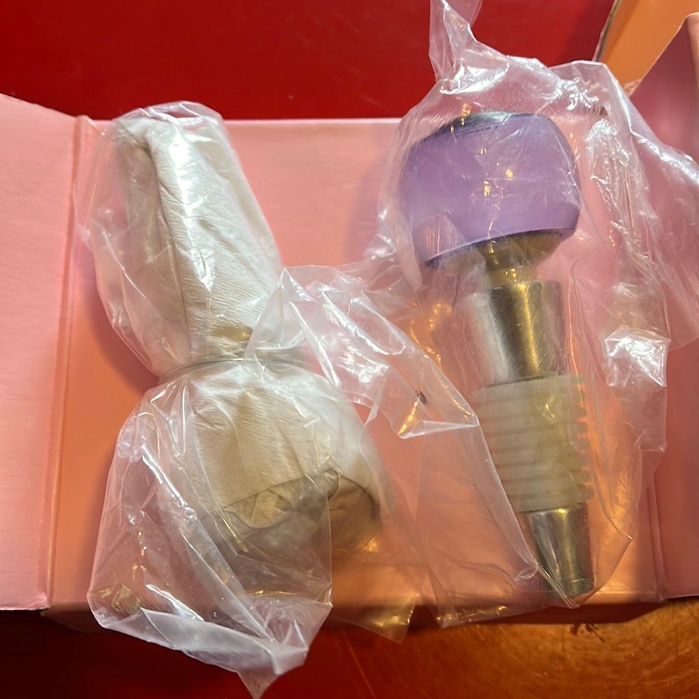 NIB Kate Spade bottle stoppers - Picture 1 of 2
